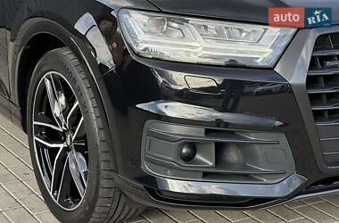 Позашляховик / Кросовер Audi Q7 2017 в 