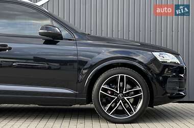 Позашляховик / Кросовер Audi Q7 2017 в 