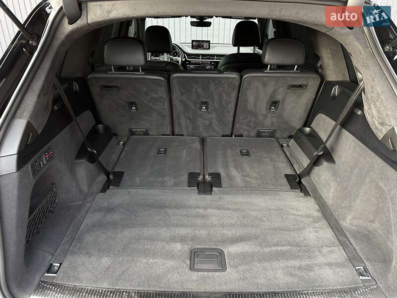 Позашляховик / Кросовер Audi Q7 2017 в Мукачевому