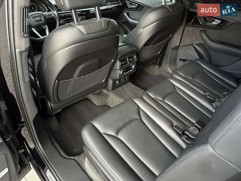 Позашляховик / Кросовер Audi Q7 2017 в Мукачевому