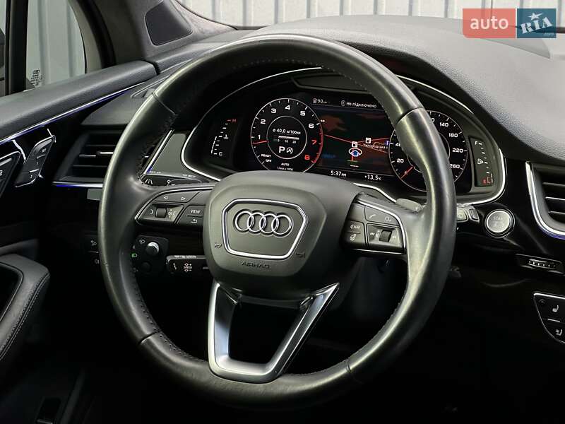 Позашляховик / Кросовер Audi Q7 2017 в Мукачевому