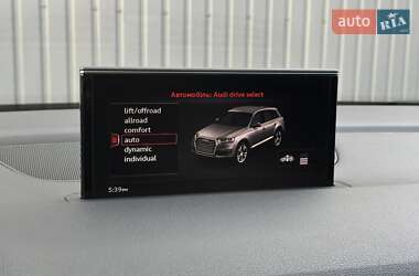 Позашляховик / Кросовер Audi Q7 2017 в 