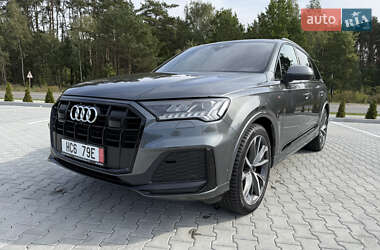 Позашляховик / Кросовер Audi Q7 2021 в 