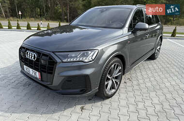 Позашляховик / Кросовер Audi Q7 2021 в 