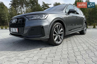 Позашляховик / Кросовер Audi Q7 2021 в 