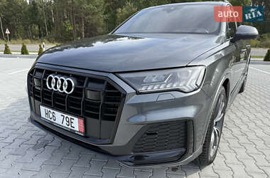 Позашляховик / Кросовер Audi Q7 2021 в 