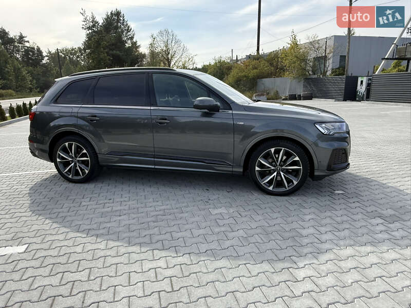 Позашляховик / Кросовер Audi Q7 2021 в Ковелі