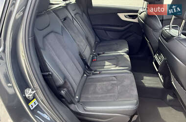Позашляховик / Кросовер Audi Q7 2021 в 