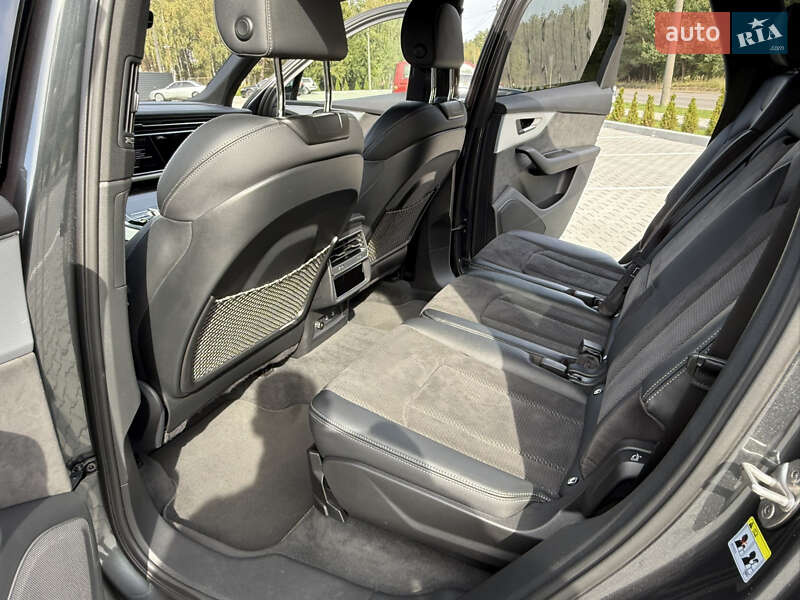 Позашляховик / Кросовер Audi Q7 2021 в Ковелі