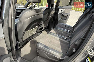 Позашляховик / Кросовер Audi Q7 2021 в 