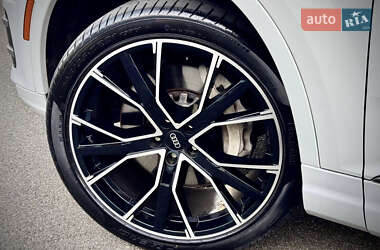 Внедорожник / Кроссовер Audi Q7 2017 в 