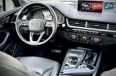 Внедорожник / Кроссовер Audi Q7 2017 в 