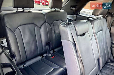 Внедорожник / Кроссовер Audi Q7 2017 в 