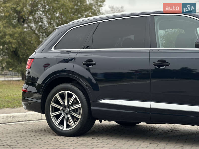 Позашляховик / Кросовер Audi Q7 2016 в Києві