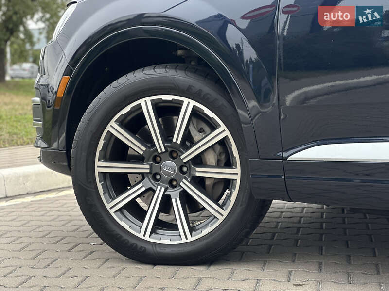 Позашляховик / Кросовер Audi Q7 2016 в Києві