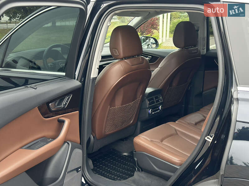 Позашляховик / Кросовер Audi Q7 2016 в Києві