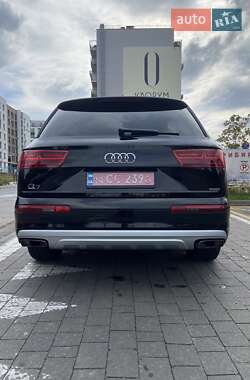 Позашляховик / Кросовер Audi Q7 2019 в 