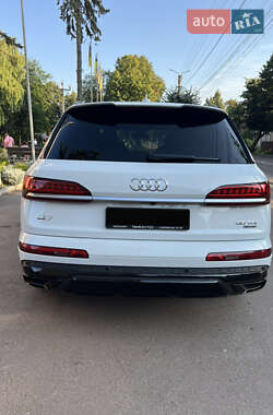 Позашляховик / Кросовер Audi Q7 2020 в 