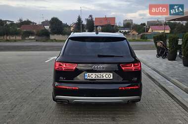 Внедорожник / Кроссовер Audi Q7 2017 в 