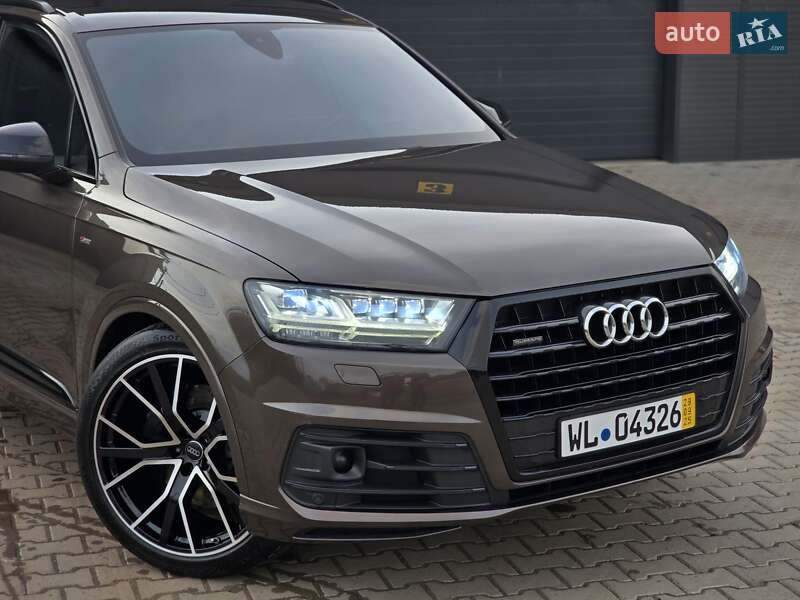 Позашляховик / Кросовер Audi Q7 2016 в Рівному