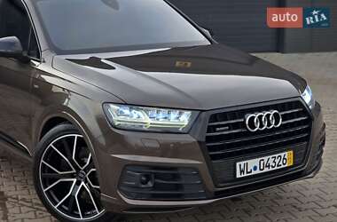 Внедорожник / Кроссовер Audi Q7 2016 в 