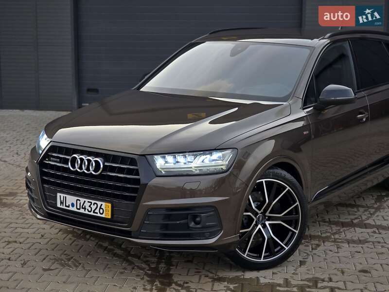 Позашляховик / Кросовер Audi Q7 2016 в Рівному