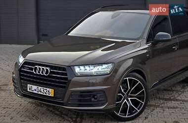 Внедорожник / Кроссовер Audi Q7 2016 в 