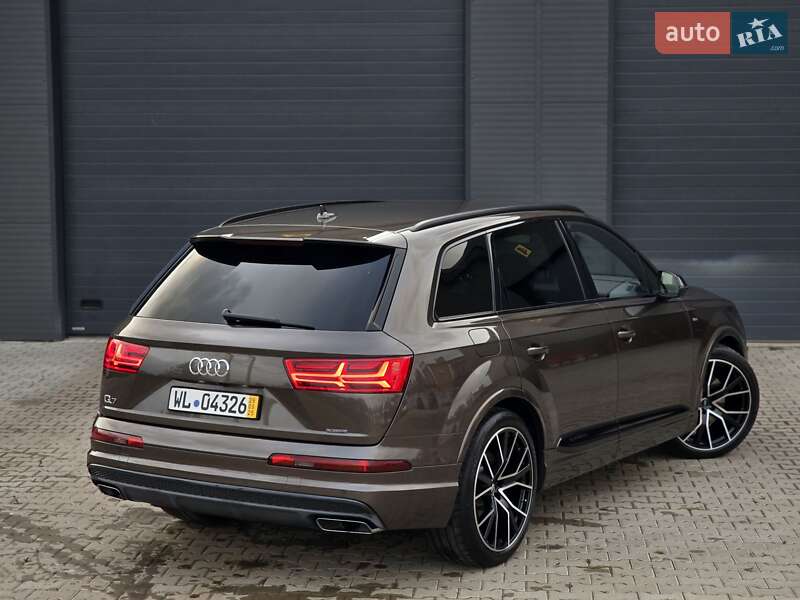 Позашляховик / Кросовер Audi Q7 2016 в Рівному