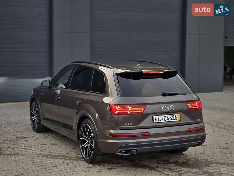 Позашляховик / Кросовер Audi Q7 2016 в Рівному