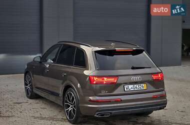 Внедорожник / Кроссовер Audi Q7 2016 в 