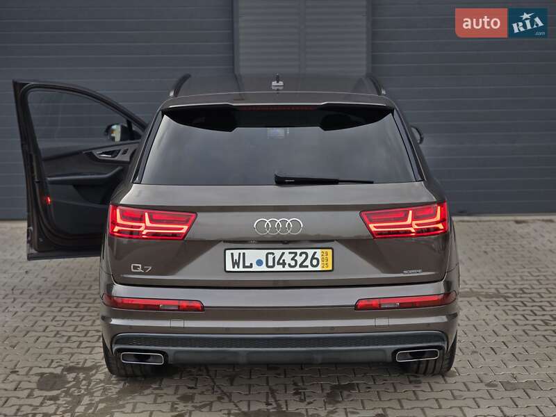 Позашляховик / Кросовер Audi Q7 2016 в Рівному