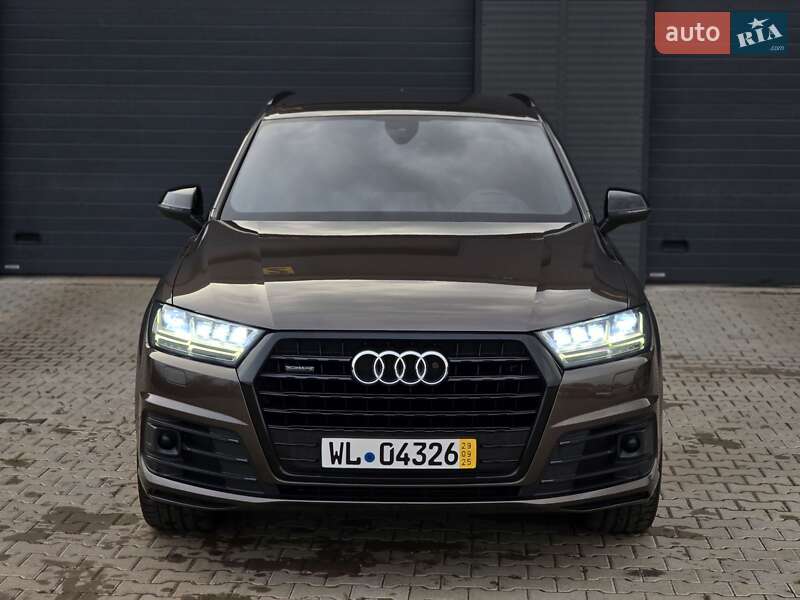 Позашляховик / Кросовер Audi Q7 2016 в Рівному