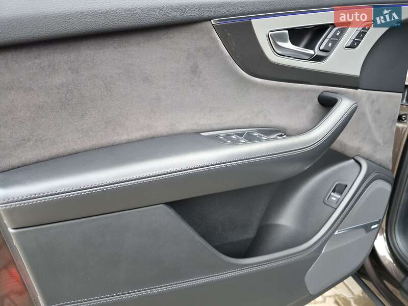 Позашляховик / Кросовер Audi Q7 2016 в Рівному