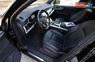Позашляховик / Кросовер Audi Q7 2022 в 