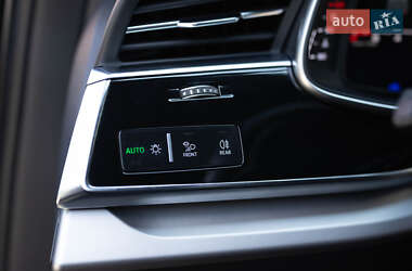 Позашляховик / Кросовер Audi Q7 2022 в 