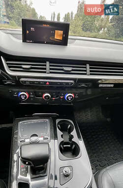 Позашляховик / Кросовер Audi Q7 2016 в 