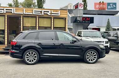 Позашляховик / Кросовер Audi Q7 2018 в 