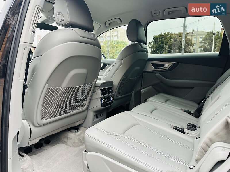 Внедорожник / Кроссовер Audi Q7 2018 в Киеве фото 35 Внедорожник / Кроссовер Audi Q7 2018 в Киеве