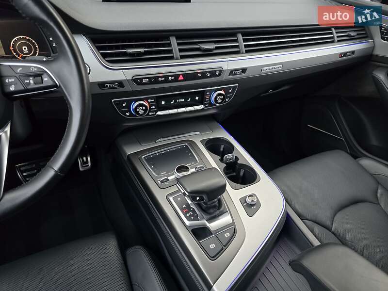 Позашляховик / Кросовер Audi Q7 2016 в Рівному