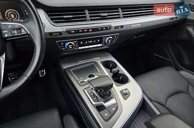 Внедорожник / Кроссовер Audi Q7 2016 в 