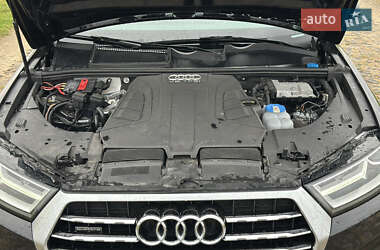 Позашляховик / Кросовер Audi Q7 2017 в 