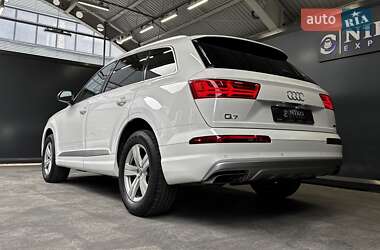 Внедорожник / Кроссовер Audi Q7 2018 в 