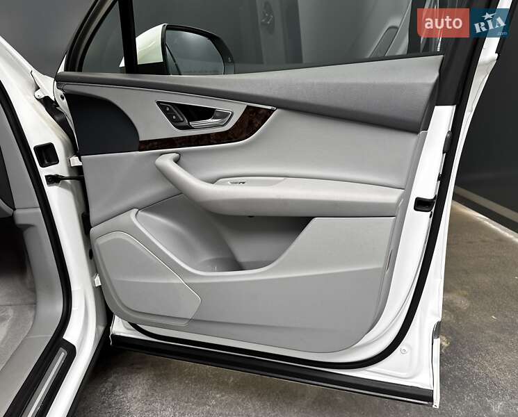 Позашляховик / Кросовер Audi Q7 2018 в Києві