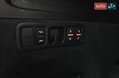 Внедорожник / Кроссовер Audi Q7 2016 в 