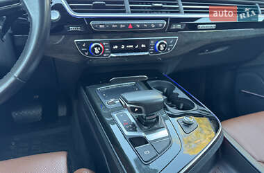 Внедорожник / Кроссовер Audi Q7 2018 в 