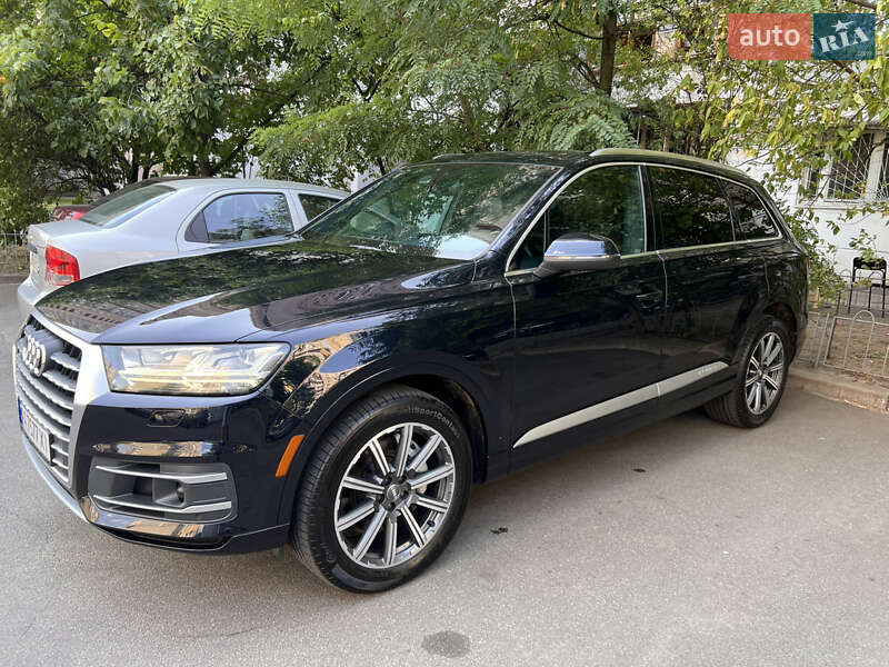 Позашляховик / Кросовер Audi Q7 2016 в 