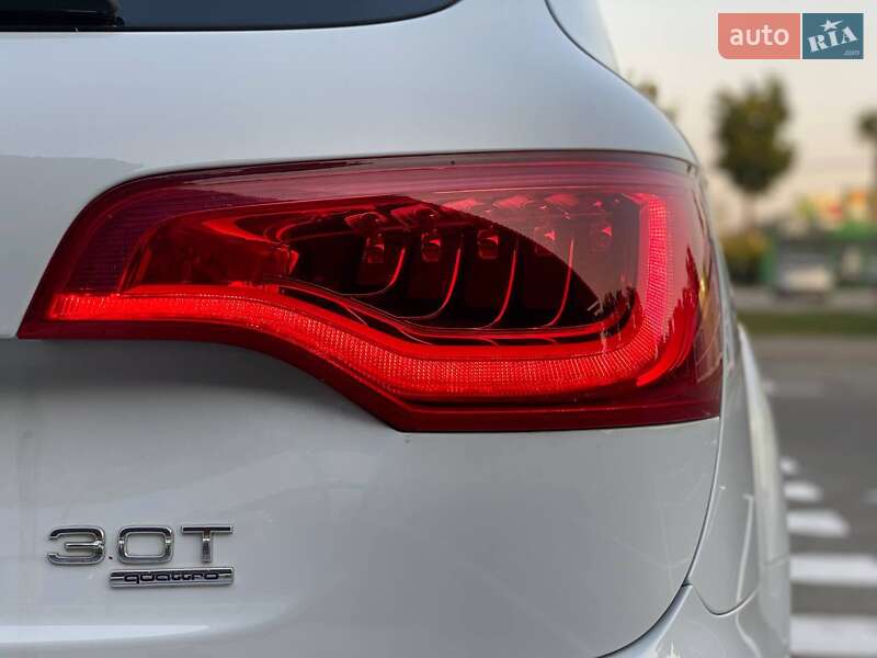 Позашляховик / Кросовер Audi Q7 2013 в Києві