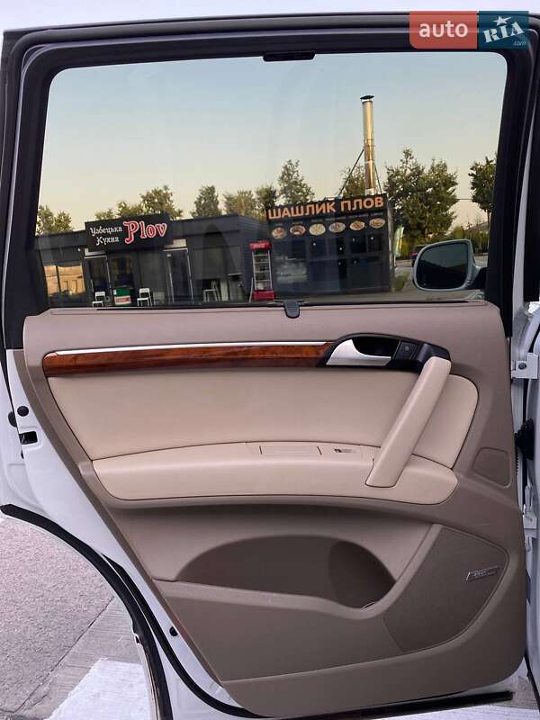 Позашляховик / Кросовер Audi Q7 2013 в Києві