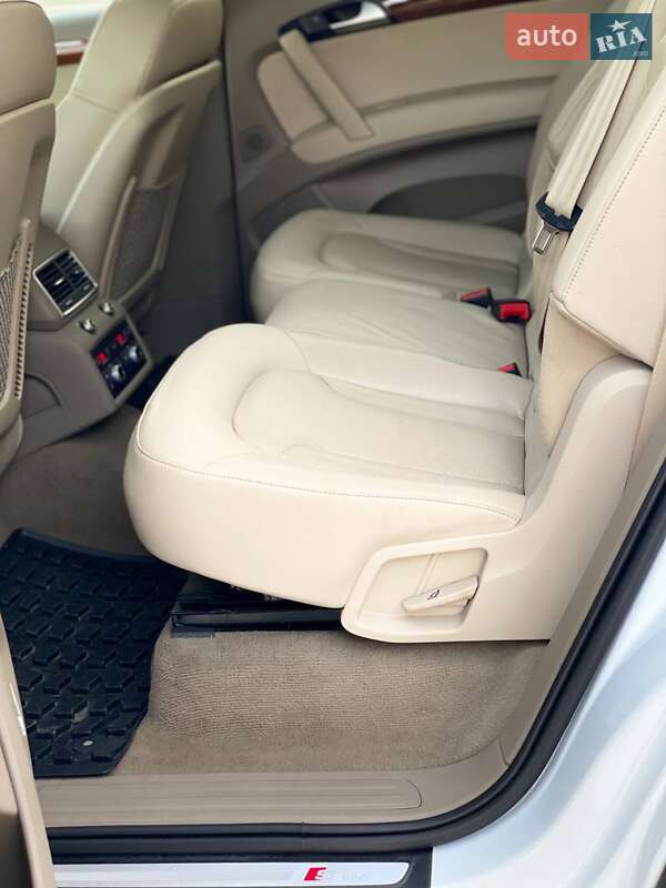 Позашляховик / Кросовер Audi Q7 2013 в Києві