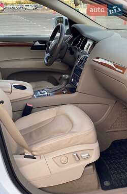 Позашляховик / Кросовер Audi Q7 2013 в 
